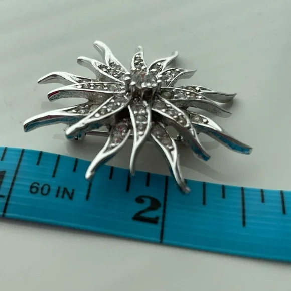 2 VINTAGE Silver-plated 1.5” Brooches | Set of 2 - Picture 9 of 11